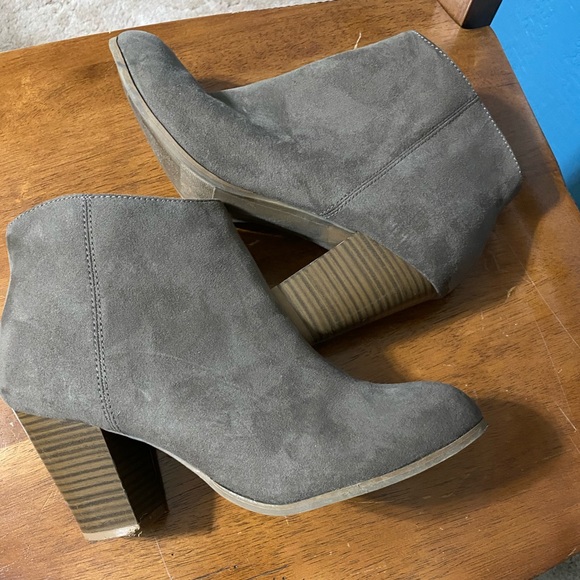Old Navy Shoes - 2/$20 Old Navy ankle booties size 10